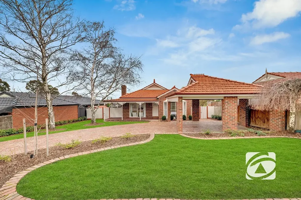 90 Quarry Hills Drive, Berwick, VIC 3806