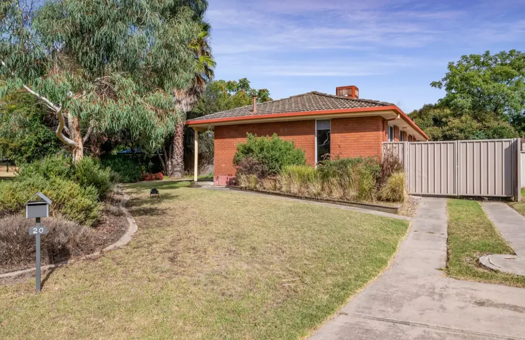 Spacious & Bright Home Near Thurgoona Golf Course