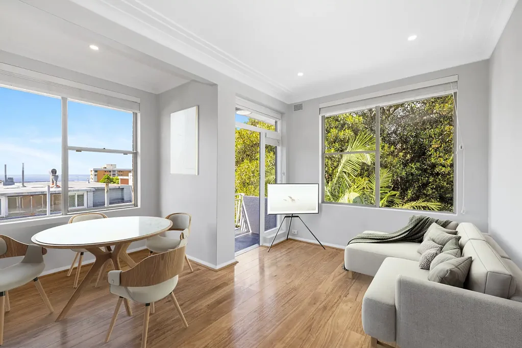 Light Filled Top Floor Apartment With Views to Bondi Beach