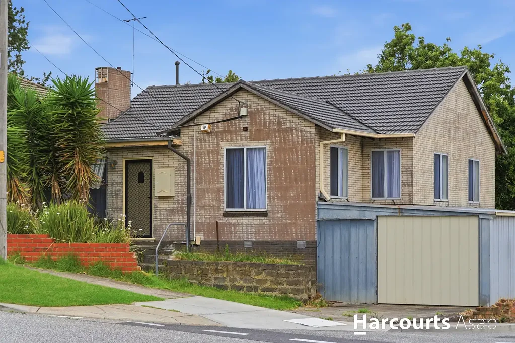 Doveton 4Kwarto Corner Block with Massive Sub-Division Potential!