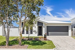 16 Petrel Crescent, Mountain Creek