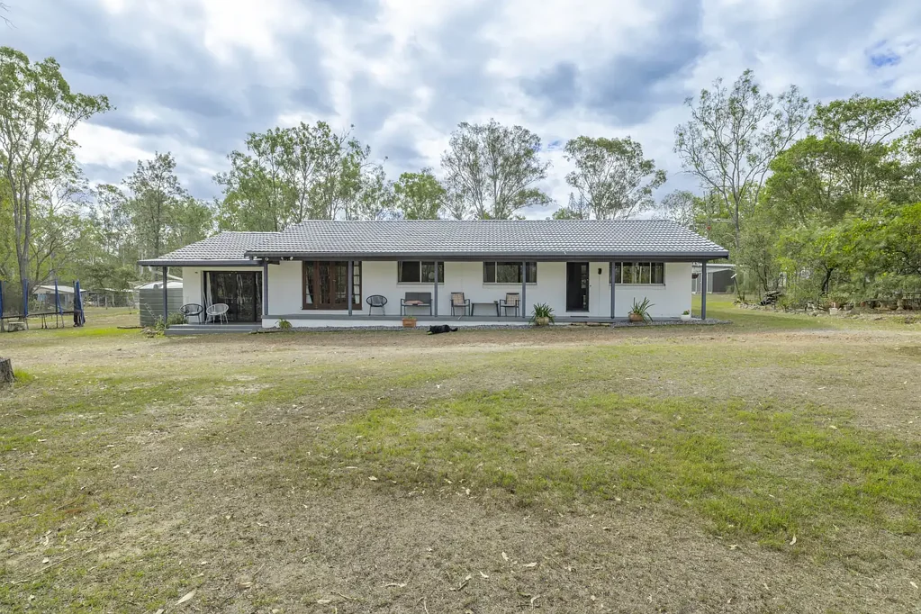 Waterview Heights 4房  Spacious Family Living on a Flood-Free Acreage – 60 Hillview Drive, Waterview Heights