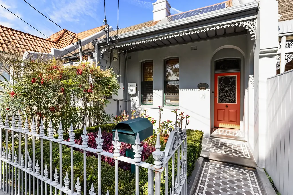 Marrickville 2Kwarto Stunning renovated terrace in ideal Inner West locale