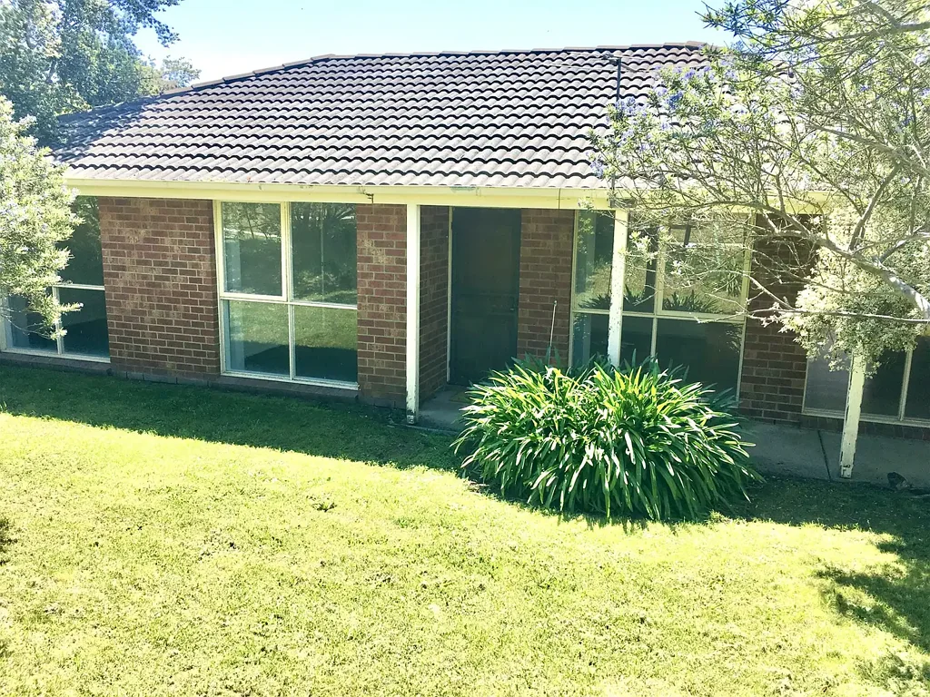 Yarra Glen 3 Bedroom Free standing house for Sale in the Scenic Yarra Glen Area"