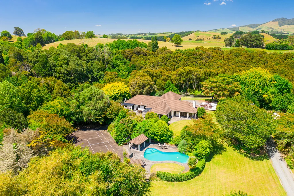 Karapiro  Lifestyle Property with Equestrian Facilities