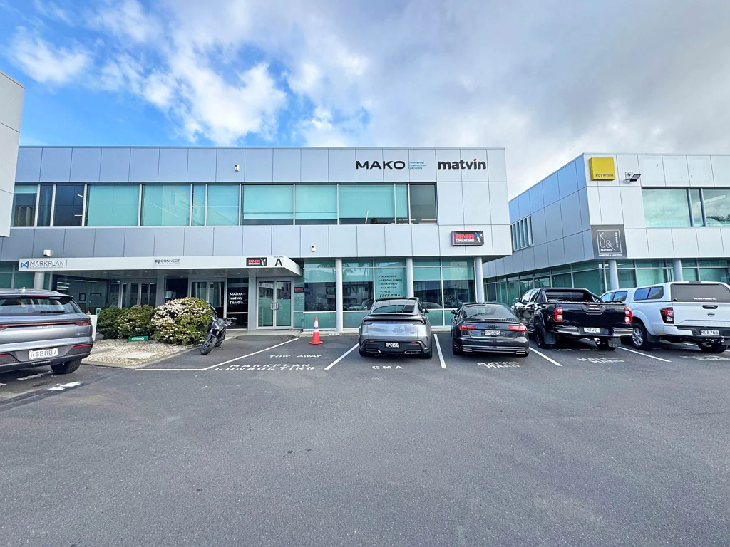 Rosedale  OPEN-PLAN WILLIAM PICKERING DANCE/FITNESS STUDIO
