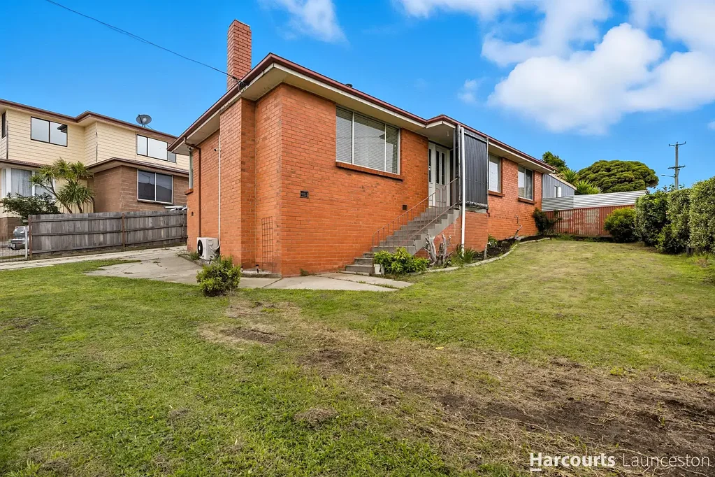 Charming Family Home in Convenient Ravenswood Location