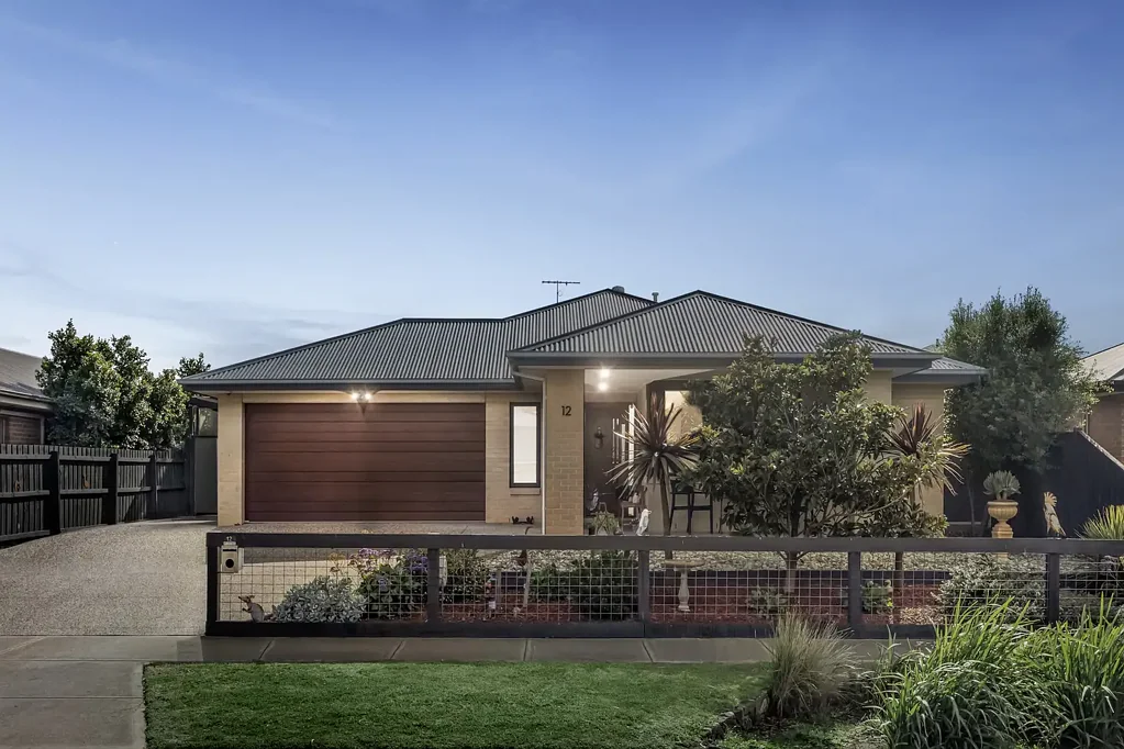 Eynesbury 3房 时尚家庭生活，卓越空间、储物与娱乐设施兼备 Stylish Family Living with Exceptional Space, Shedding & Entertaining