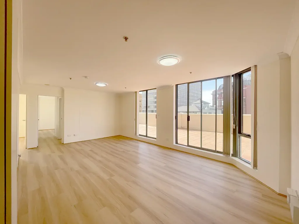 Bright and airy 2 bed 2 bath with wooden flooring and huge balcony near UTS, Chinatown and Central Station.