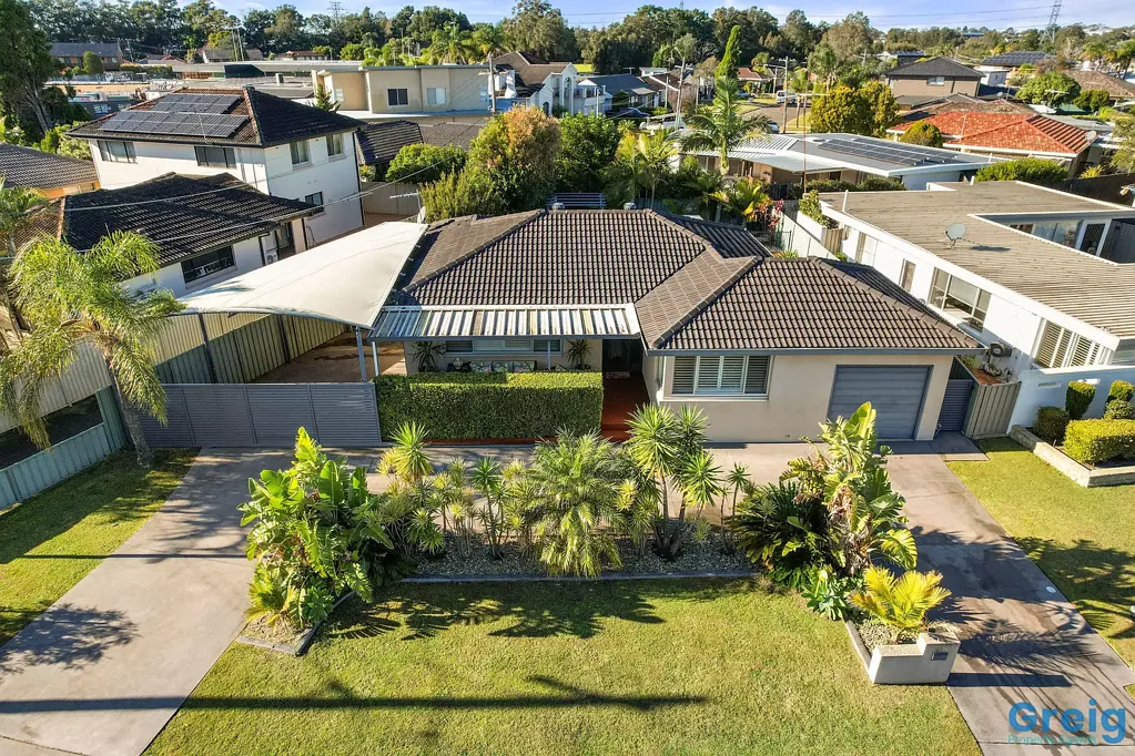Sylvania Waters 3 Bedroom Contemporary Single-Level Convenience