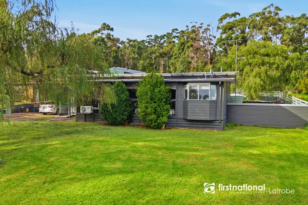Jeeralang Junction 3房  Rural Retreat on 1.1 Hectares with Extensive Shedding
