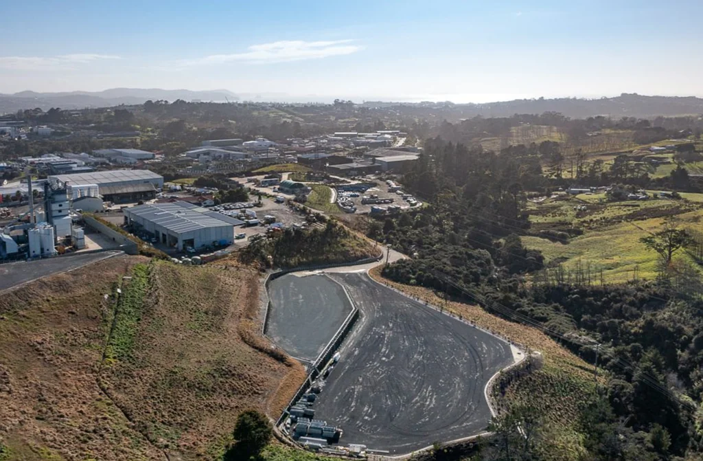 Silverdale 7,000sqm of Yard! Options to Split