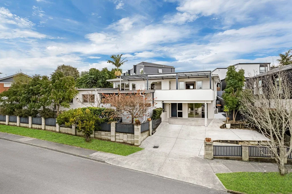 Howick 5 Bedroom Spacious Home & Granny Flat, Prime Howick Location