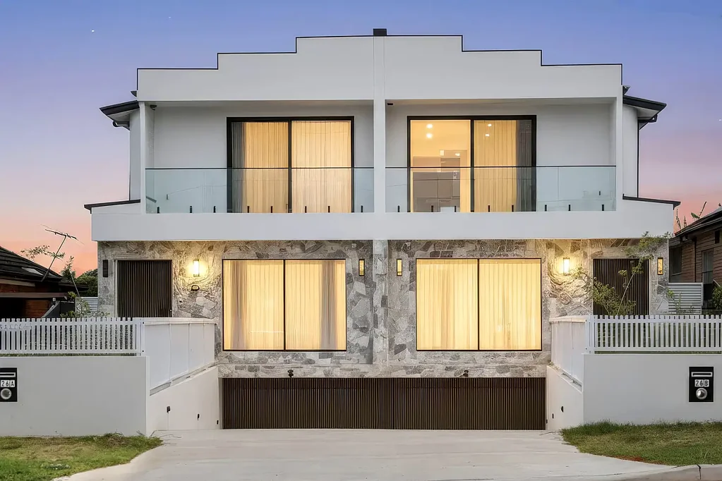 Condell Park 5Kwarto Brand-New Luxury Residence | Five Bedrooms, Four Bathrooms & Basement