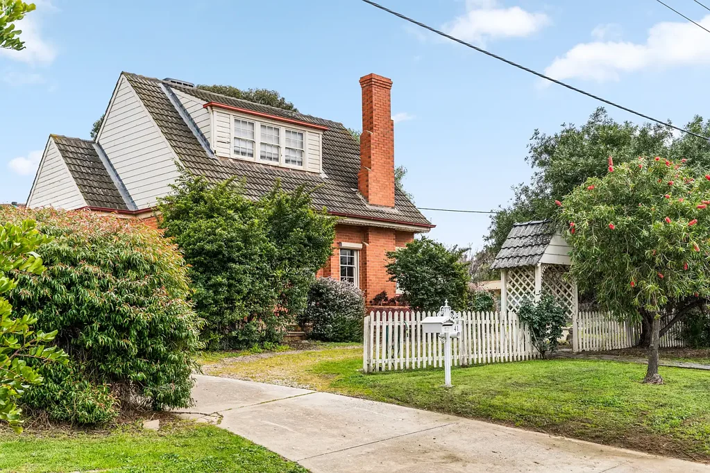 Port Noarlunga South 3Zimmer Coastal Charm with Plenty of Opportunity