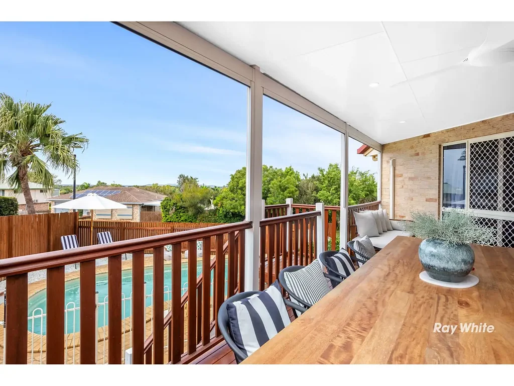 Taranganba 4침실 Fully Renovated Coastal Family Home with Ocean Views, Pool & Solar
