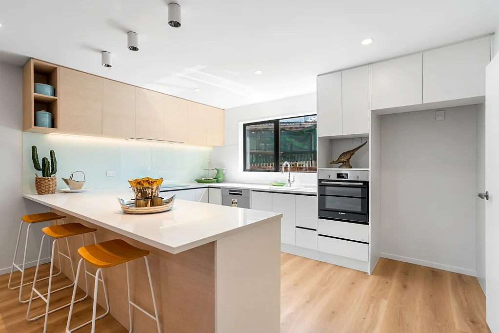 Forrest Hill 4 Bedroom Extra Large, Extra Bright, Brand new!