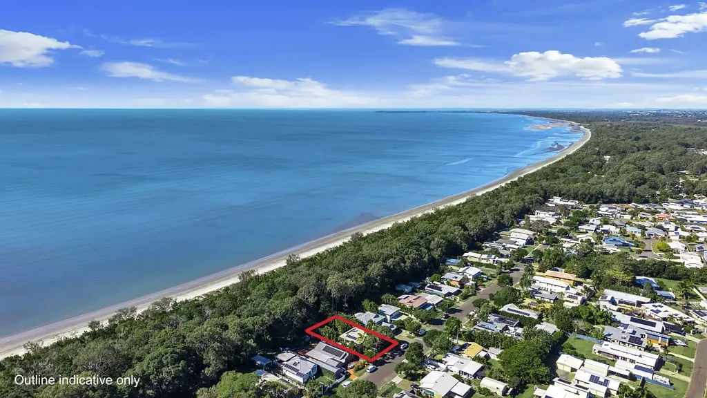 Toogoom 4房  🌴 Beachside Living with Privacy, Space & Direct Beach Access
