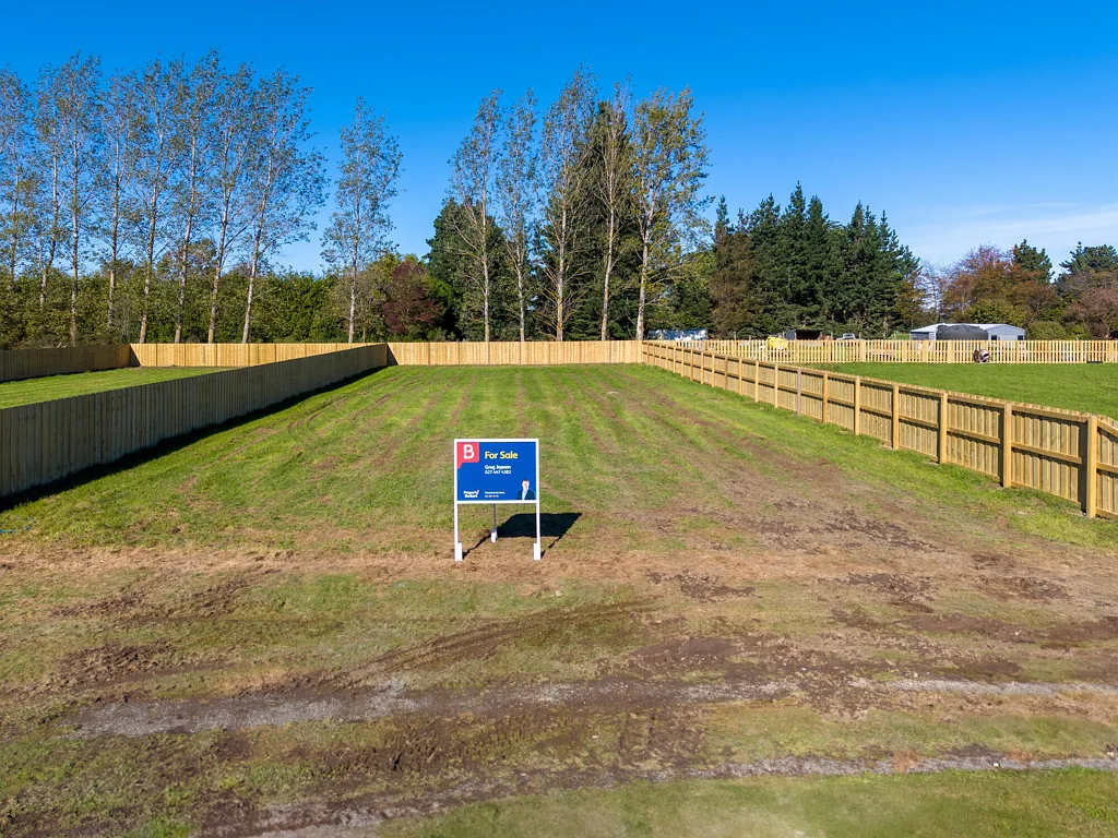 Chertsey  Lots 2-1016m2 section with services