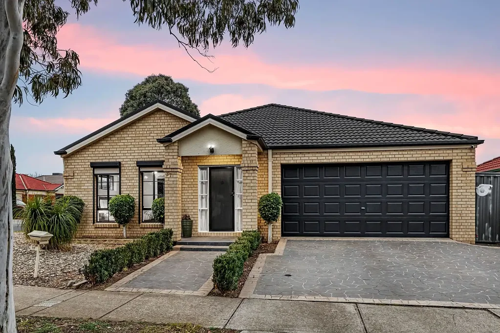 37 Dobell Crescent, Caroline Springs, VIC 3023