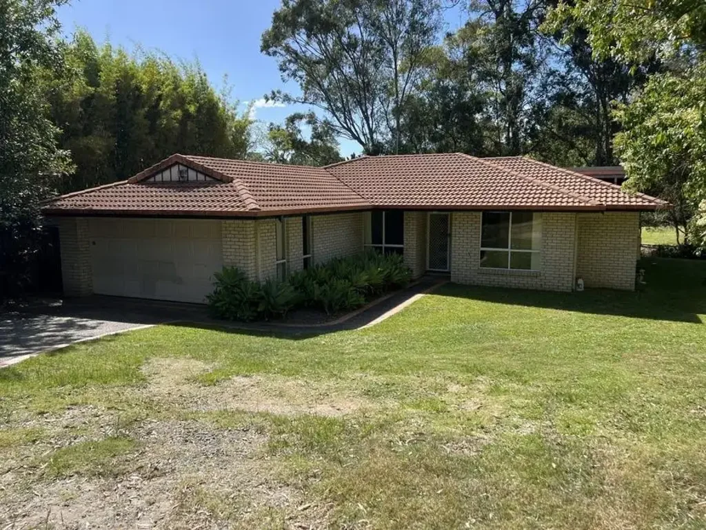 Spacious Four-Bedroom Home Overlooking the Golf Course