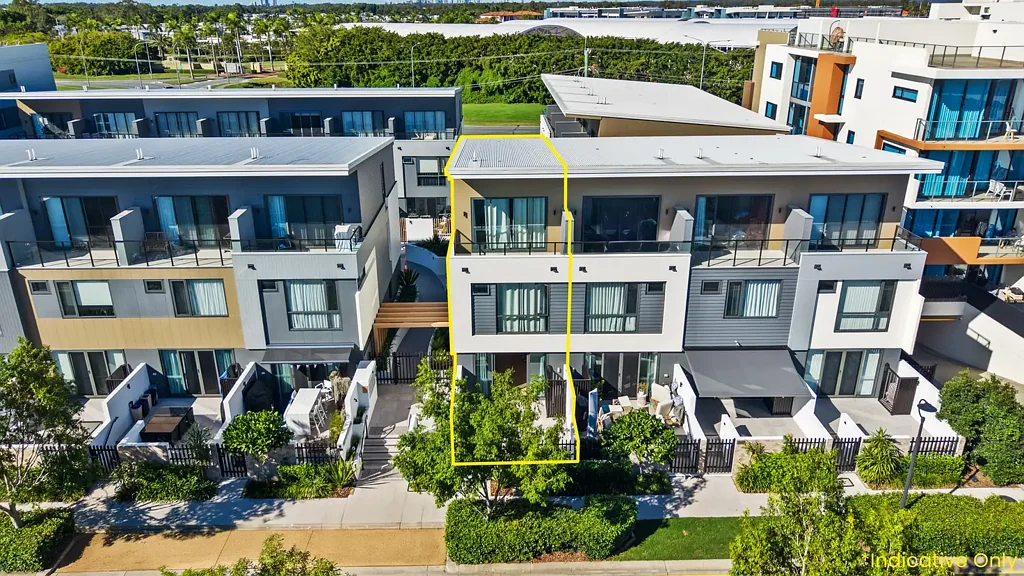 Hope Island 3غرفة نوم NEAR NEW TRI-LEVEL TOWNHOUSE WITH YOUR OWN PRIVATE LIFT!
