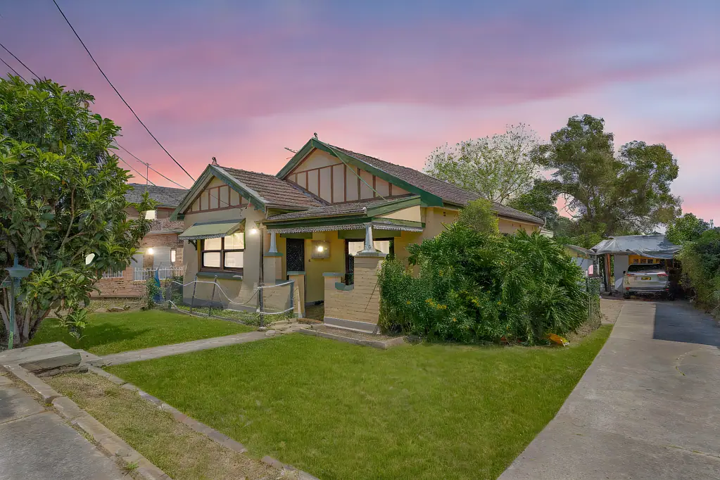 Spacious 5-Bedroom Family Home In Prime Auburn Location!!
