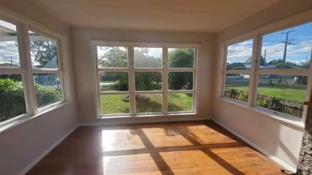 Masterton 4Habitaciones Sunny bright 4 bedder with large section