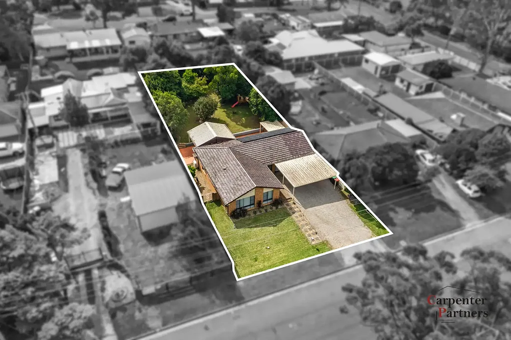 Thirlmere 3房 成熟地块1000sqm 距镇仅几步 三卧精装 开敞生活 现代厨房 全屋空调 宽敞花园 单车 garage 双车位车棚 DA批建第二住宅 Spacious Living, Stylish Design & DA Approved for a Second Residence!