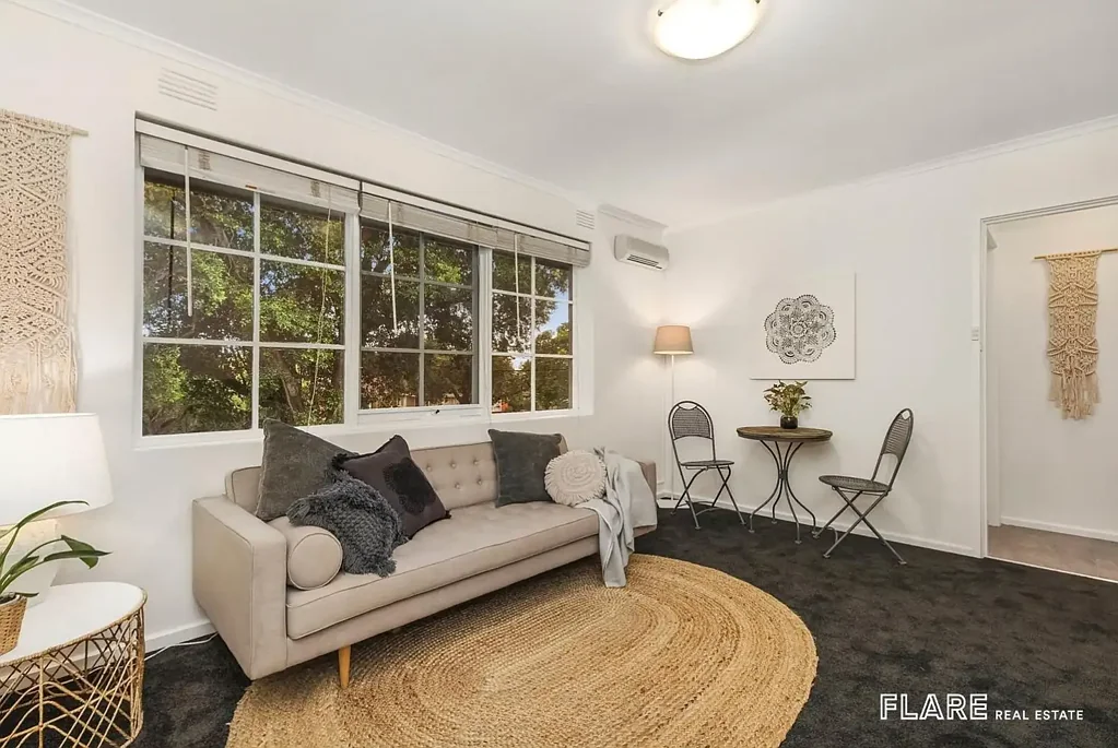 Superbly Located Modern Unit | FLARE REAL ESTATE