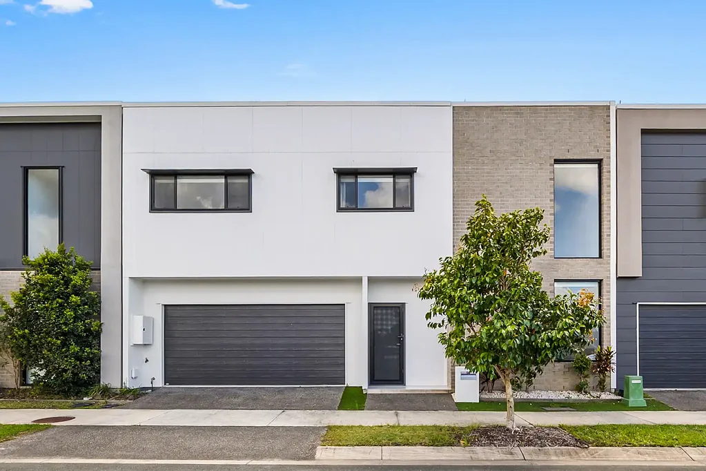 Low Maintenance Terrace Home - Stones Throw From Nirimba State Primary School & Future Aura Town Centre