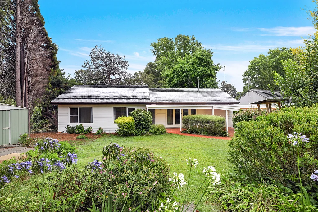 5 Campbell Avenue, Burradoo, NSW 2576
