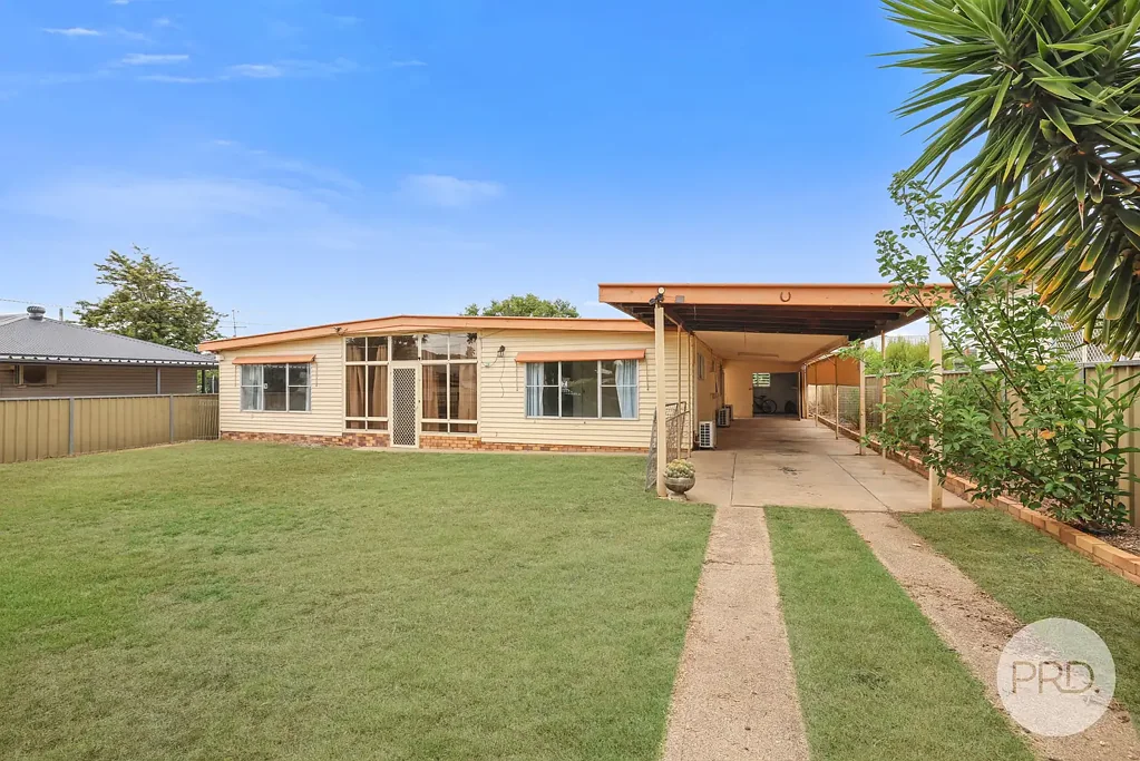 Tamworth 3कमरा Renovators delight!