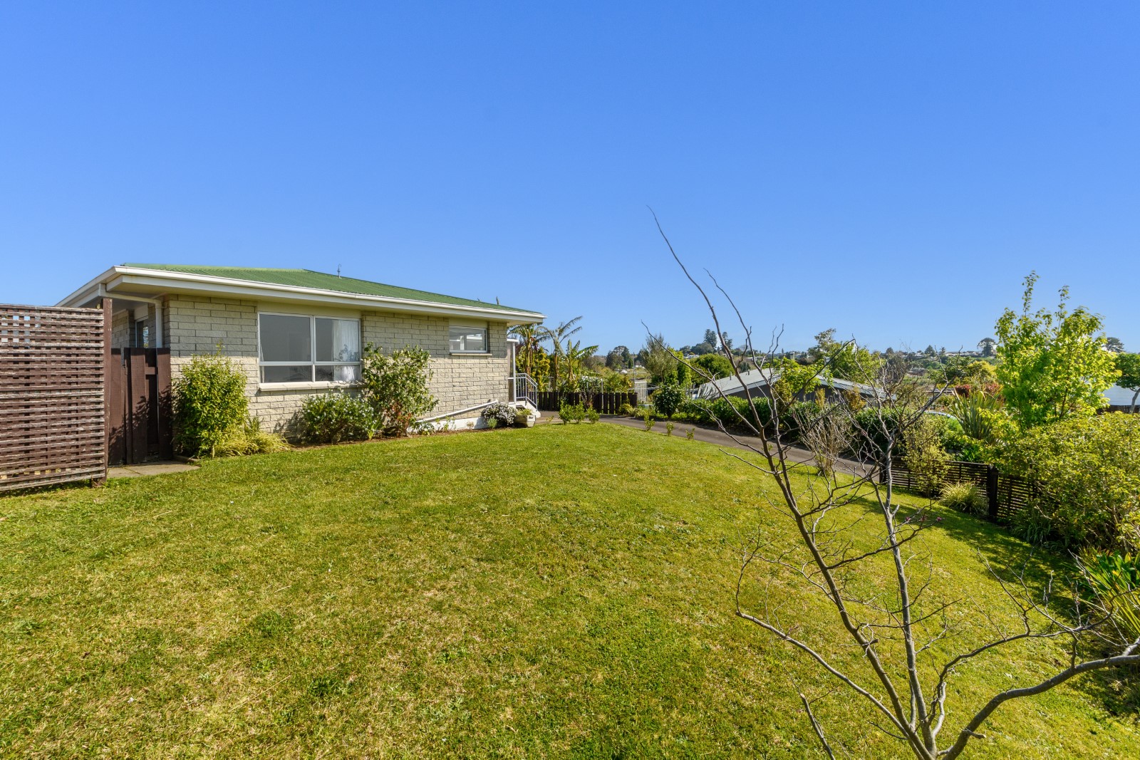 140 Kingswood Road, Brookfield