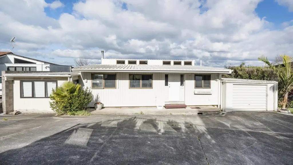 84 Clovelly Road, Bucklands Beach - 4 bedrooms 2 bathrooms