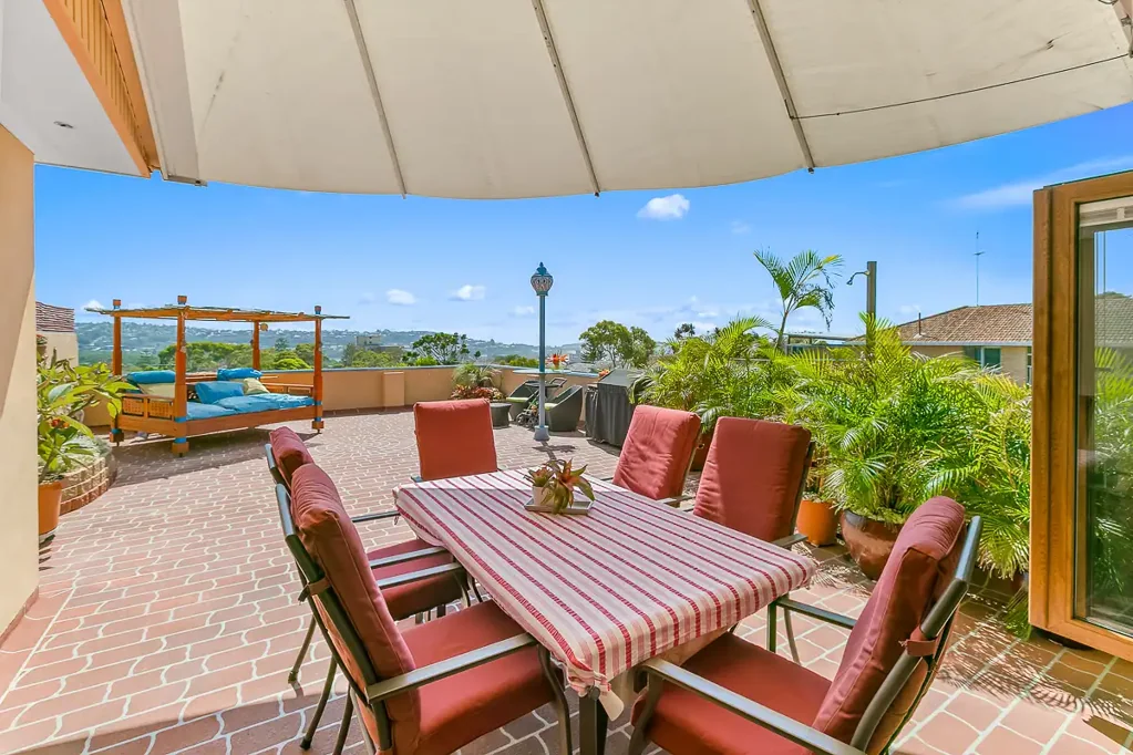 " Stylish Top Floor Apartment – 8 Month Lease Only "