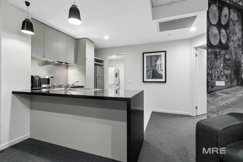 Southbank 1房 Southbank核心地段 精装修一居室 安全停车位 活力内城生活 智能设计 采光充足 现代化装修 低维护生活 Stylish Southbank Living with City Convenience