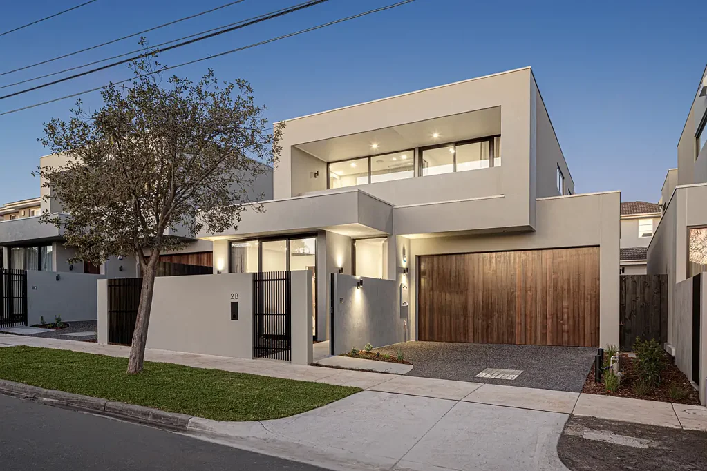Contemporary Bayside Luxury with Impressive Scale