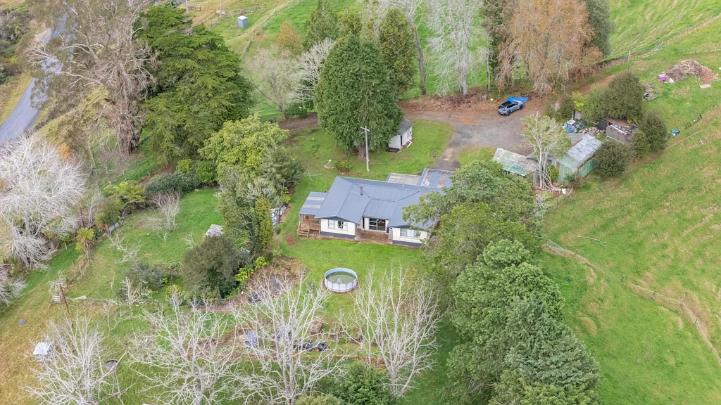 Glen Massey 4房  Who's First up for 11 acres with 4 Bed Reno?