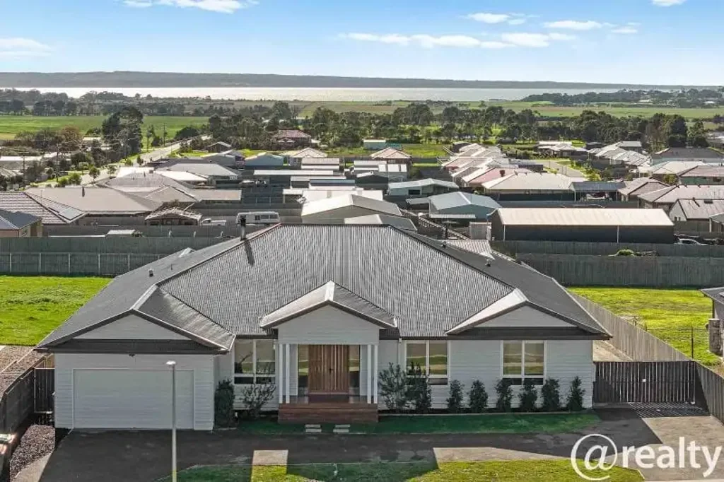 Coronet Bay 4房  Bay Views, Space & Serenity – The Ultimate 1/2 Acre Lifestyle!