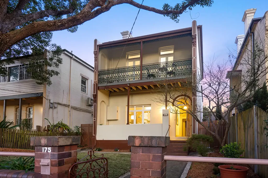 Dulwich Hill 4Zimmer Size, charm and modern style in a freestanding character home