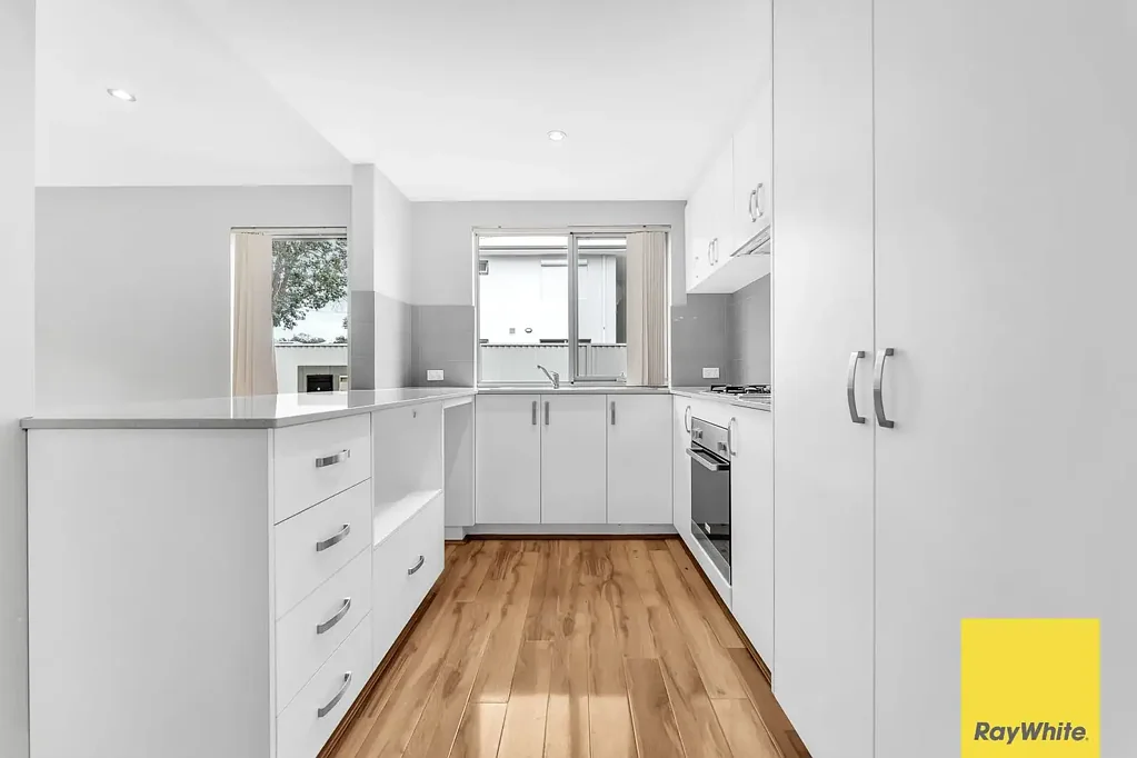 Modern 2x2 Apartment in Prime Cloverdale Location!