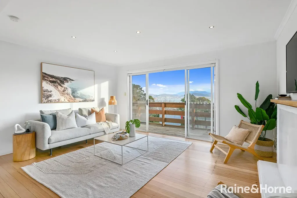 Midway Point 3房  MIDWAY POINT - FIRST HOME BUYER - VIEWS