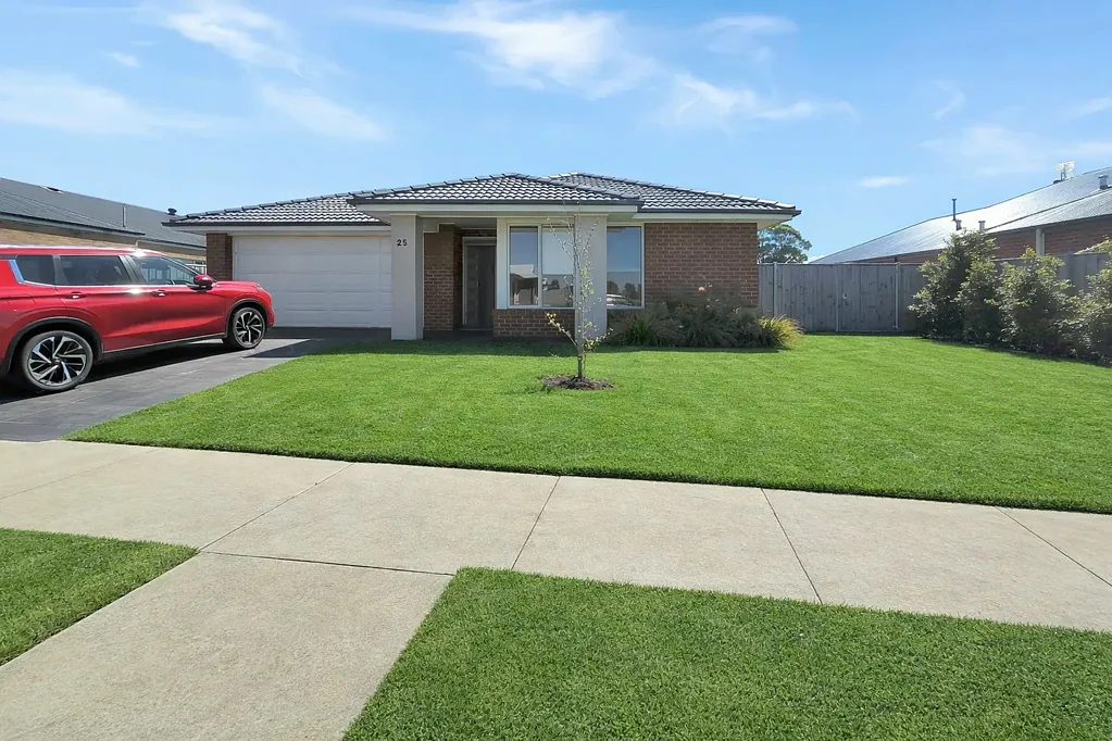 Bairnsdale 4房  MODERN 4 BEDROOM FAMILY HOME - SET AND FORGET INVESTMENT