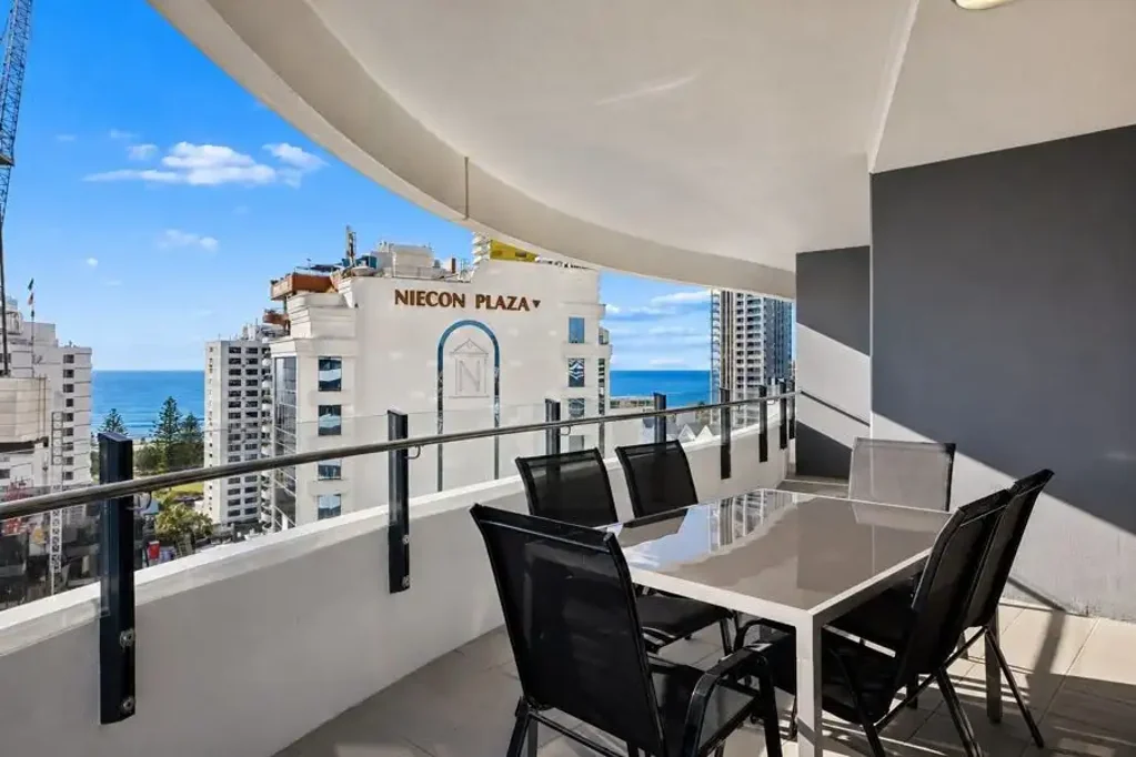 Broadbeach 3chambre NORTH-LARGE CORNER RESIDENCE