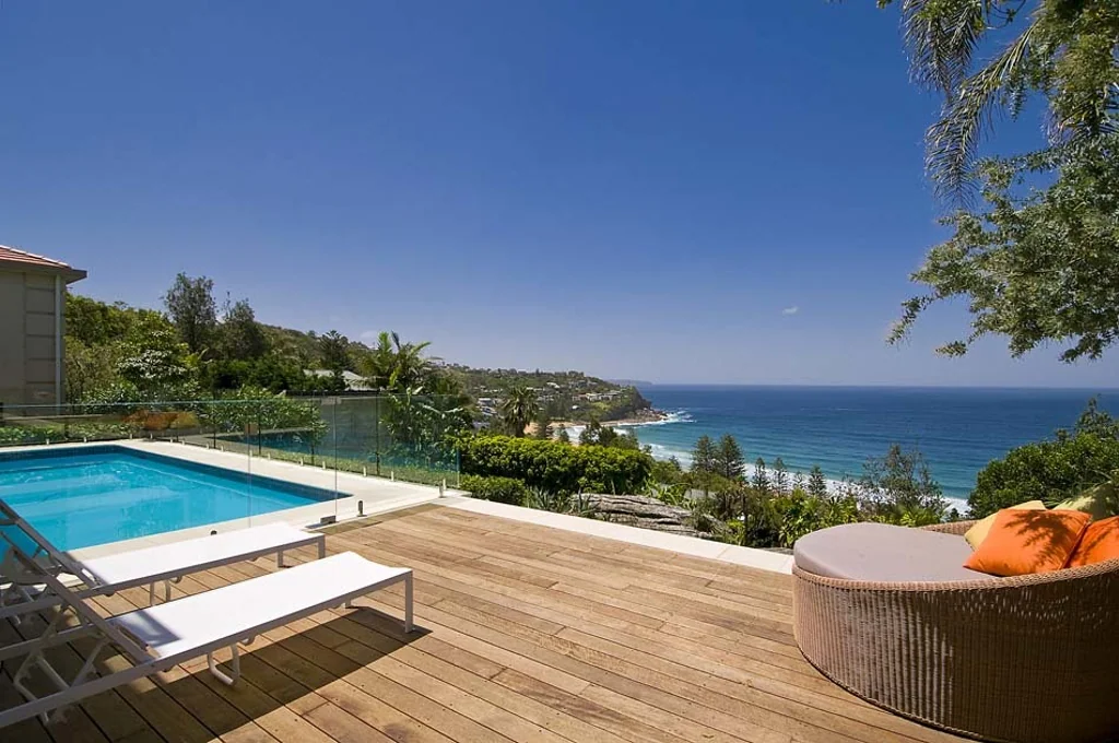 RESORT-STYLE LIVING WITH SPECTACULAR VIEWS - 12 MTH LEASE!
