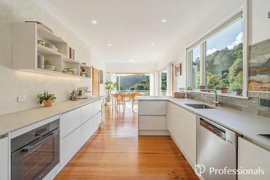 Lowry Bay 4房  Timeless 1940s Character Meets French Inspiration