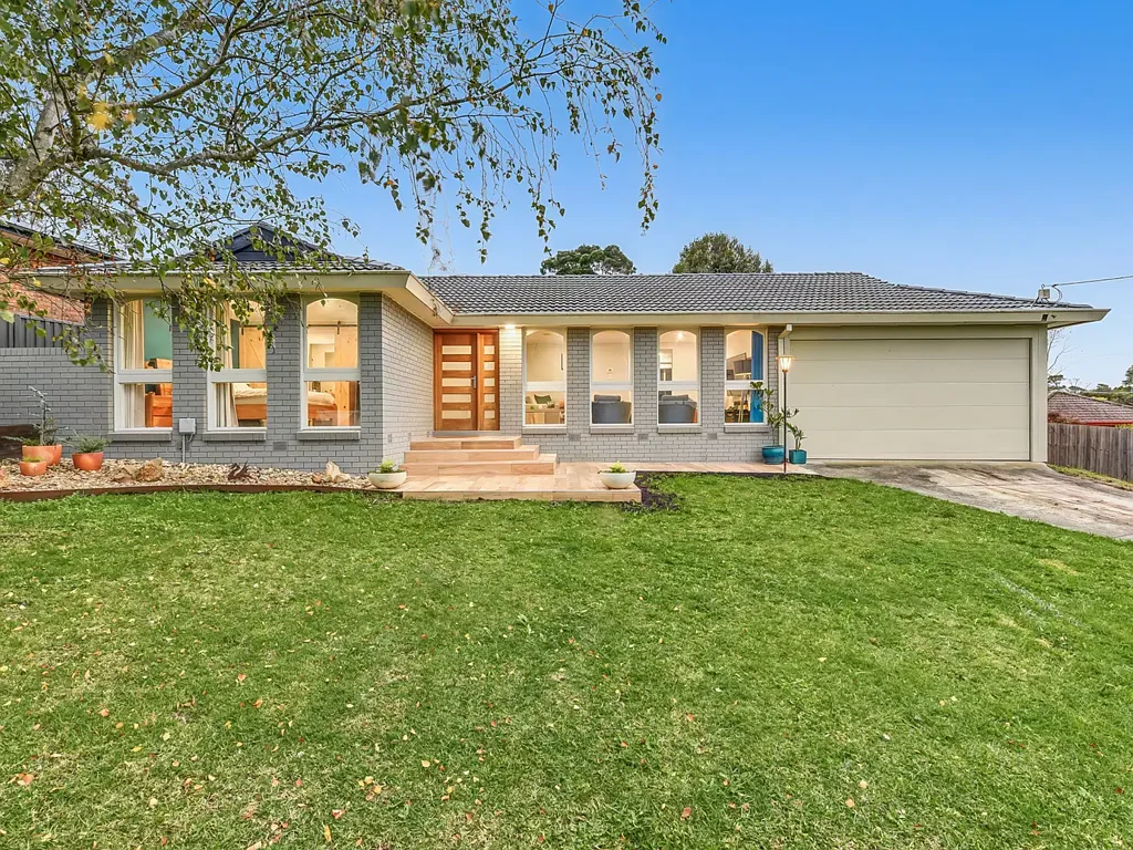 Pakenham 3房 Pakenham北边宝地 800m²阔绰地块 设计师厨房 主卧套房 全年舒适 低账单 Special Home on the Northside!