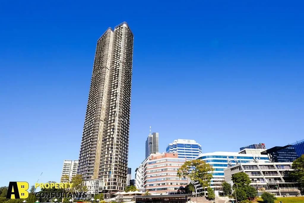 2 Bedroom 1 bathroom luxury waterfront apartment on 8th floor