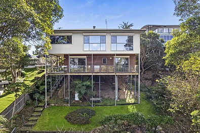 Yaroomba 4 Slaapkamer Elevated Family Living with Spectacular Coastal Views
